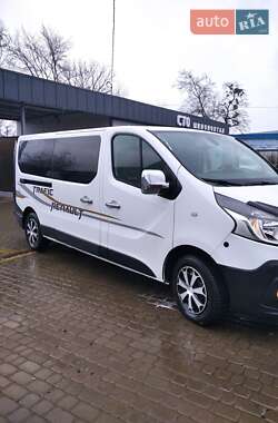 Минивэн Renault Trafic 2016 в 