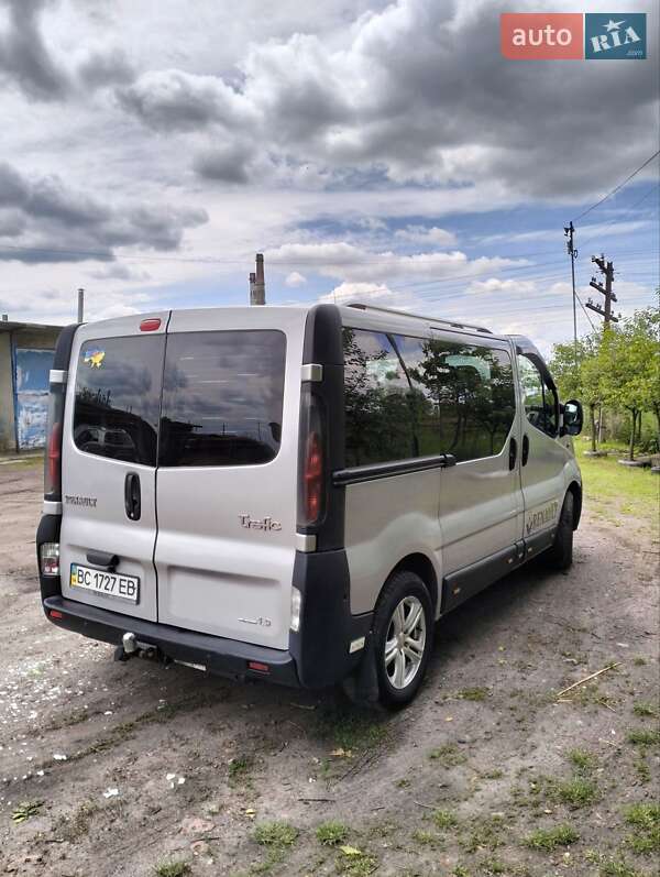 Минивэн Renault Trafic 2003 в 