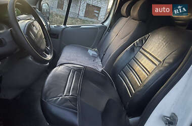 Грузовой фургон Renault Trafic 2004 в 
