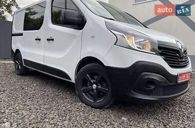 Грузопассажирский фургон Renault Trafic 2015 в 