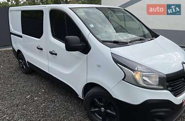 Грузопассажирский фургон Renault Trafic 2015 в 