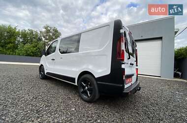 Грузопассажирский фургон Renault Trafic 2015 в 