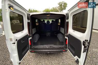 Грузопассажирский фургон Renault Trafic 2015 в 