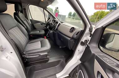 Грузопассажирский фургон Renault Trafic 2015 в 