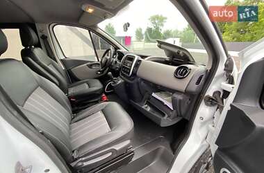 Грузопассажирский фургон Renault Trafic 2015 в 