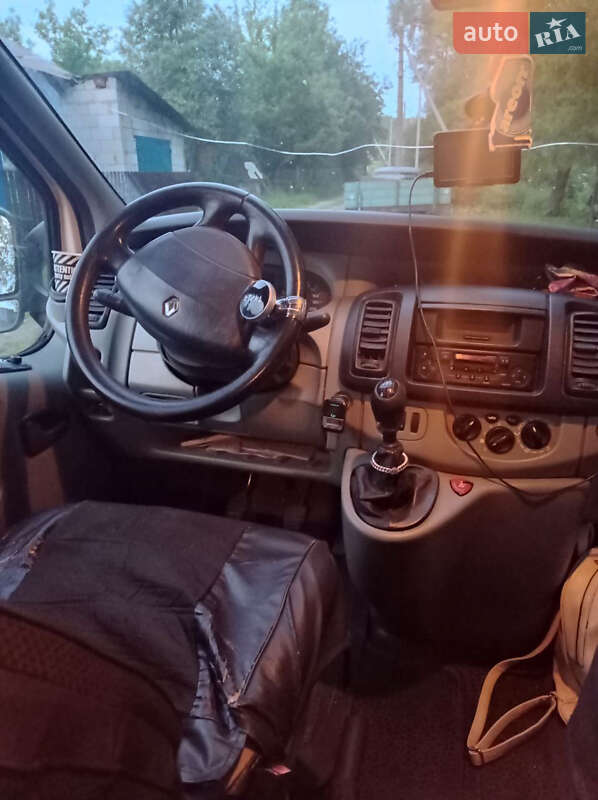 Мінівен Renault Trafic 2005 в Свессе