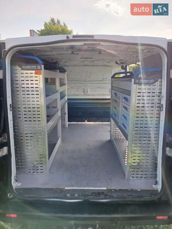 Грузовой фургон Renault Trafic 2016 в 