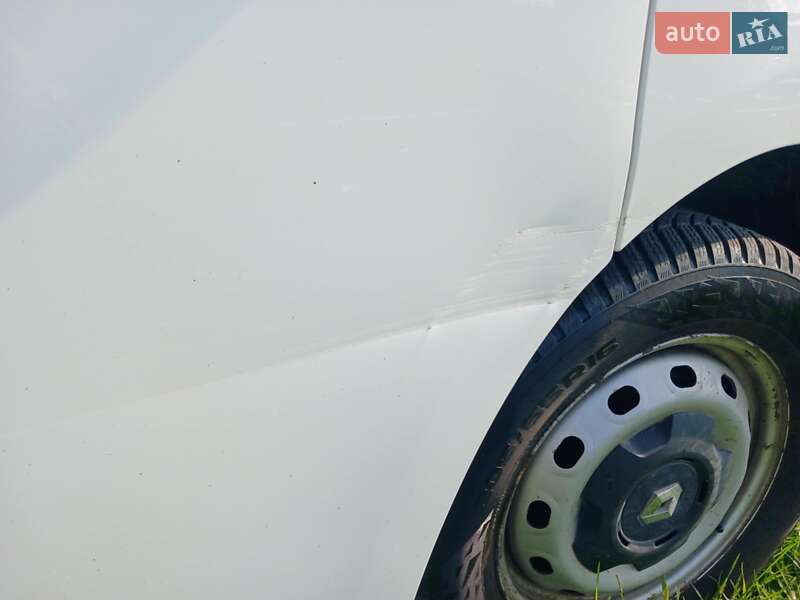 Грузовой фургон Renault Trafic 2016 в Красном