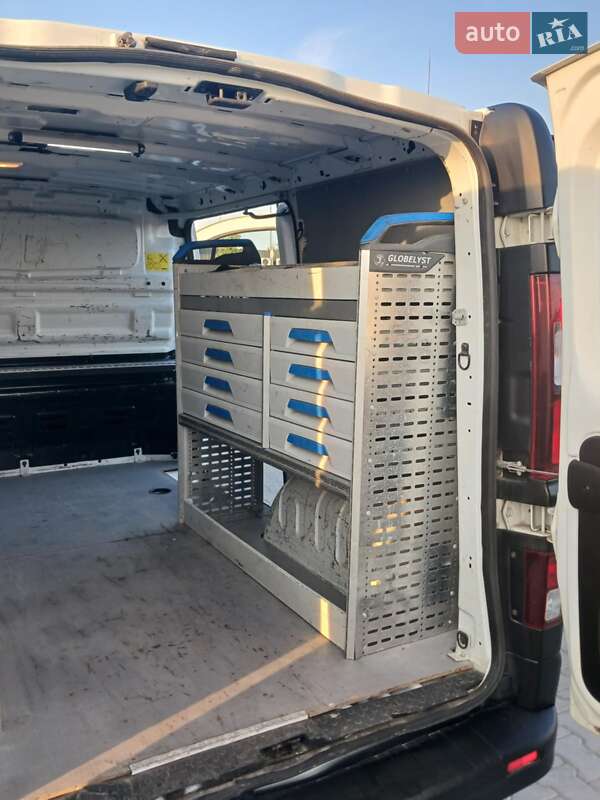 Грузовой фургон Renault Trafic 2016 в Красном