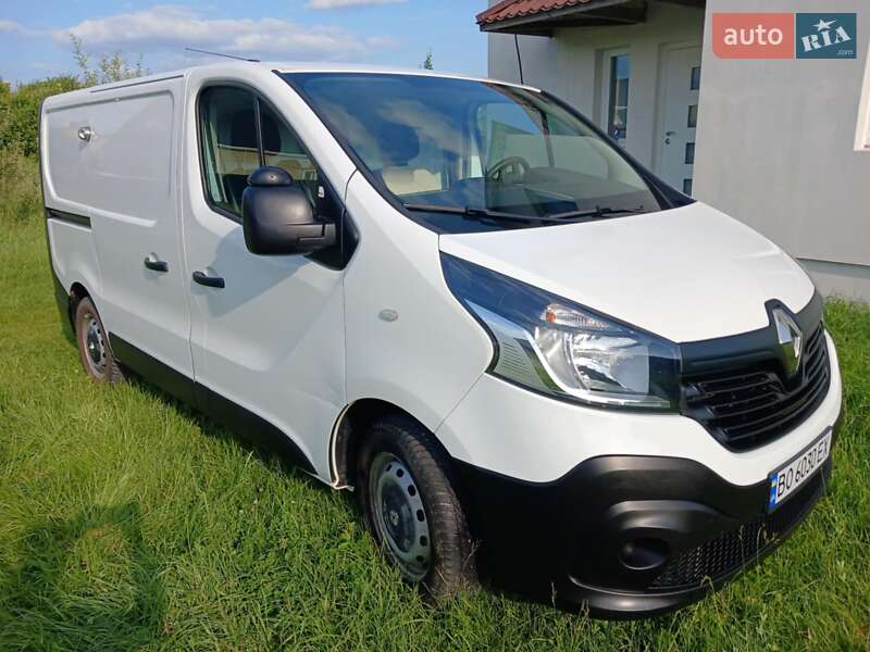 Грузовой фургон Renault Trafic 2016 в Красном