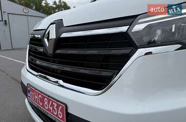Минивэн Renault Trafic 2022 в 