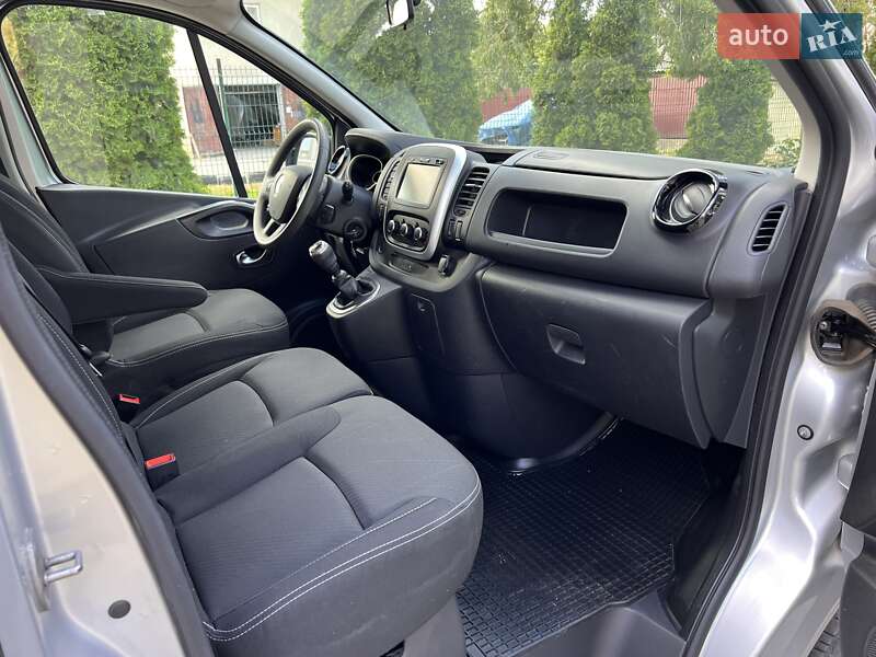 Вантажний фургон Renault Trafic 2021 в Чернівцях