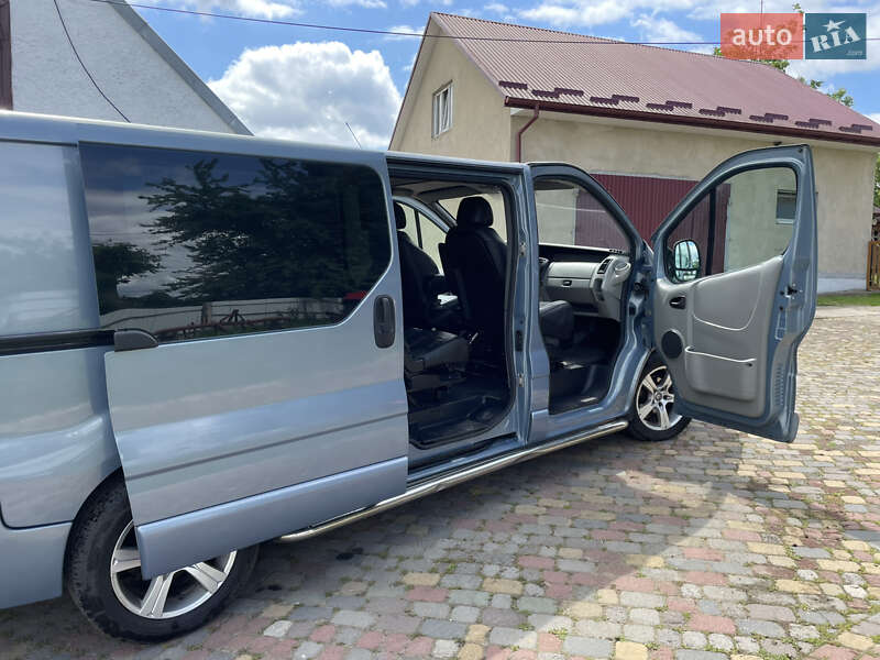 Вантажопасажирський фургон Renault Trafic 2007 в Городку