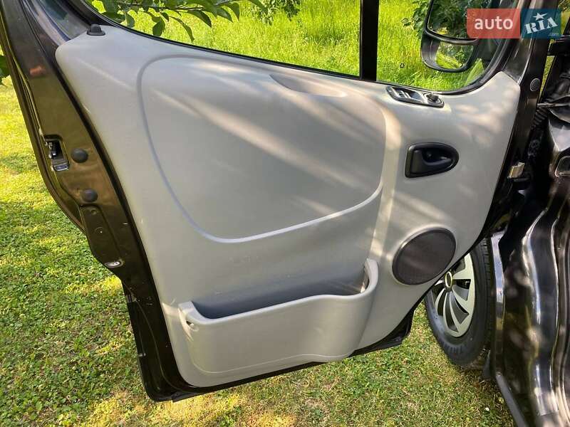 Мінівен Renault Trafic 2002 в Коломиї