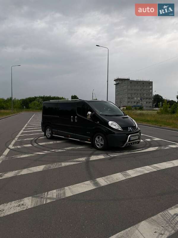 Минивэн Renault Trafic 2014 в 
