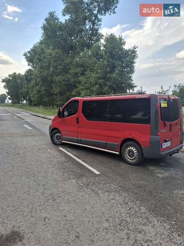 Минивэн Renault Trafic 2002 в Ромнах