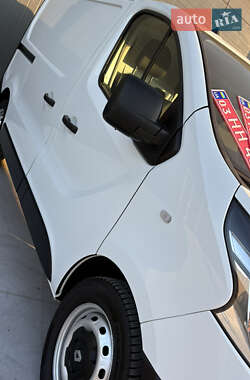 Грузовой фургон Renault Trafic 2020 в 