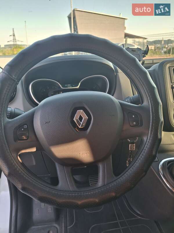 Минивэн Renault Trafic 2015 в Львове фото 18 Минивэн Renault Trafic 2015 в Львове