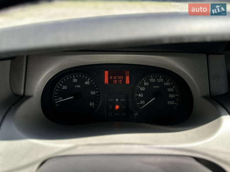 Минивэн Renault Trafic 2005 в Ахтырке