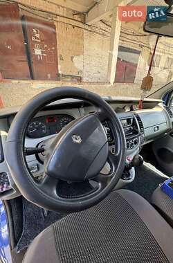 Минивэн Renault Trafic 2009 в 