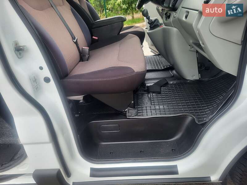 Мінівен Renault Trafic 2004 в Хмельницькому