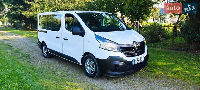 Минивэн Renault Trafic 2016 в 