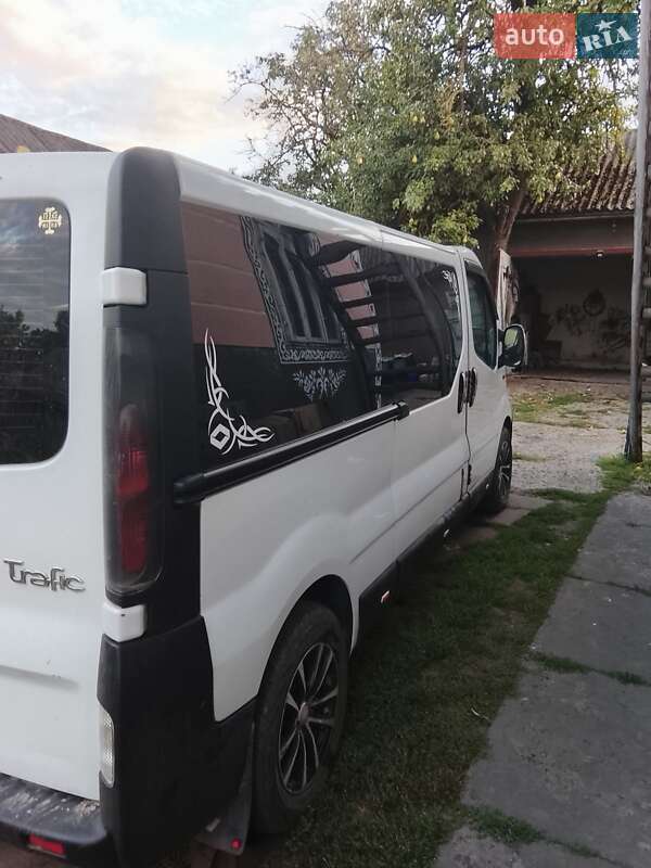 Мінівен Renault Trafic 2006 в Кельменцях