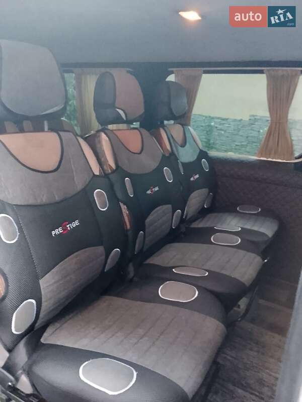 Мінівен Renault Trafic 2006 в Кельменцях