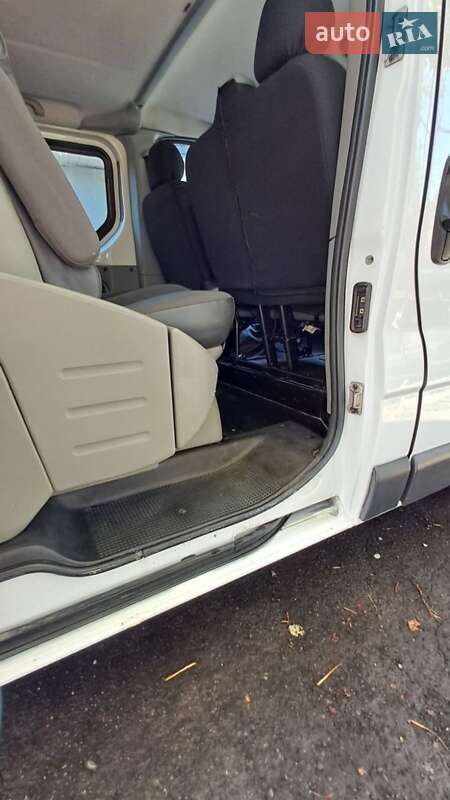 Мінівен Renault Trafic 2013 в Кам'янець-Подільському