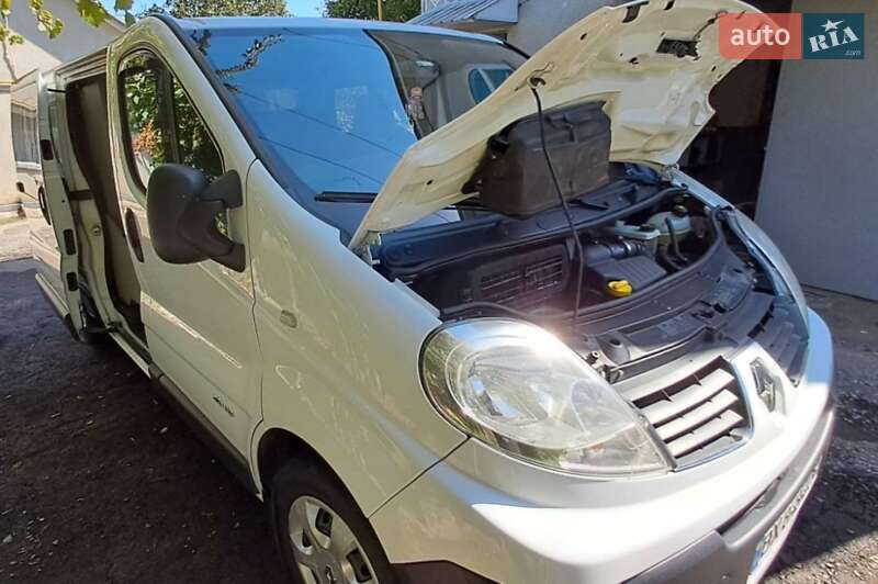 Мінівен Renault Trafic 2013 в Кам'янець-Подільському