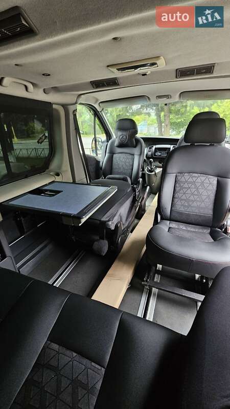 Минивэн Renault Trafic 2006 в Ужгороде