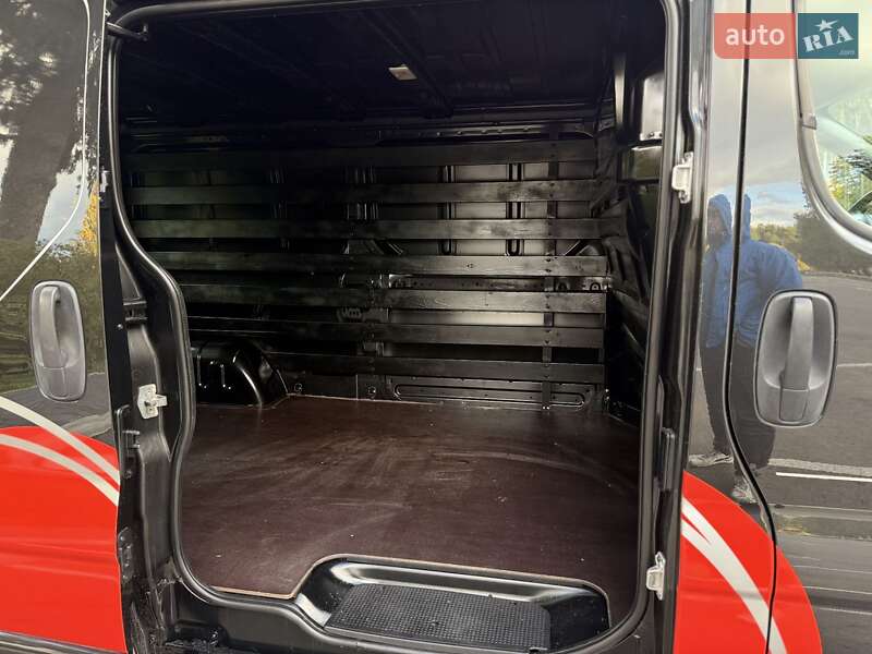 Грузовой фургон Renault Trafic 2012 в Дубно