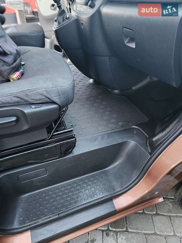 Минивэн Renault Trafic 2015 в Ивано-Франковске