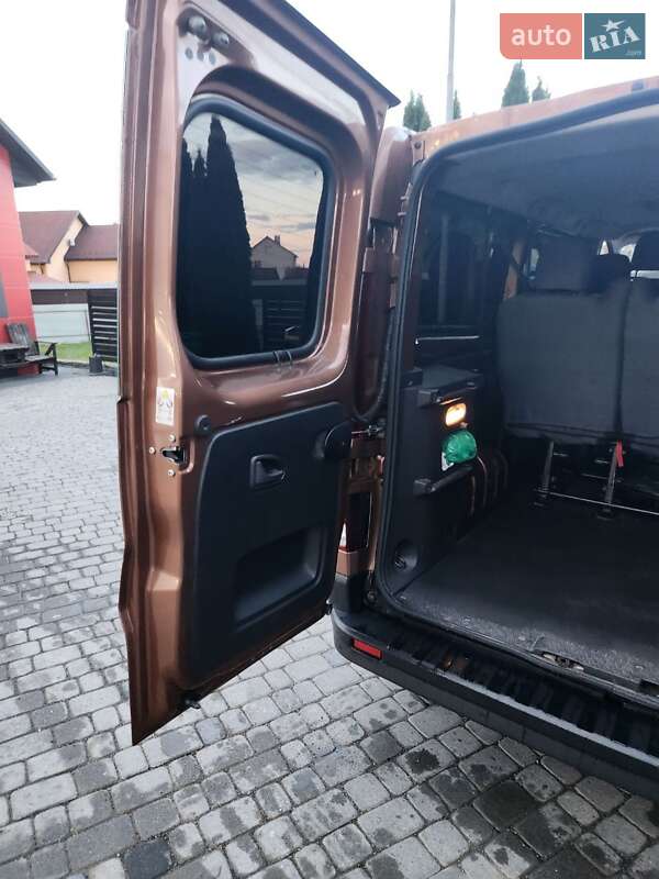 Минивэн Renault Trafic 2015 в Ивано-Франковске