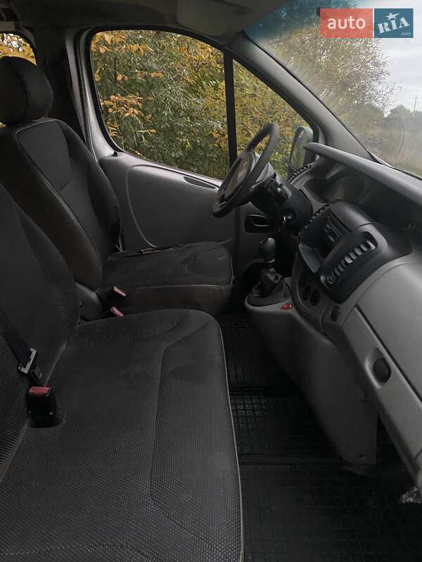 Вантажний фургон Renault Trafic 2006 в Києві