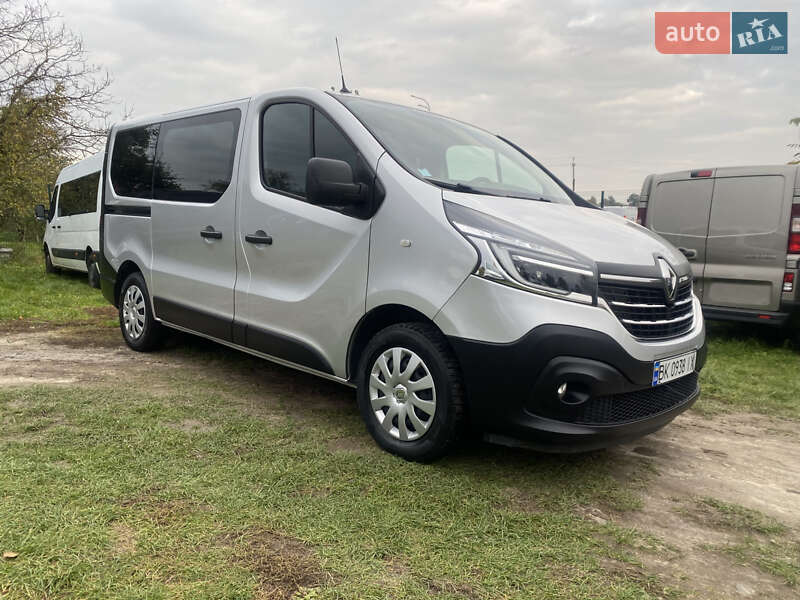 Минивэн Renault Trafic 2021 в 