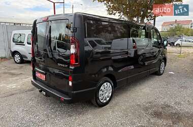 Минивэн Renault Trafic 2016 в 
