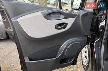 Минивэн Renault Trafic 2016 в 