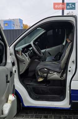 Вантажний фургон Renault Trafic 2004 в 