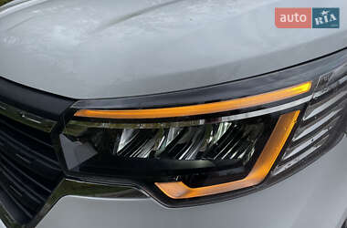 Минивэн Renault Trafic 2022 в 