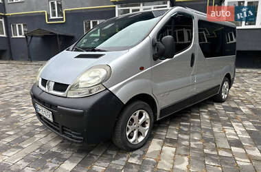 Минивэн Renault Trafic 2002 в  фото 2 Минивэн Renault Trafic 2002 в
