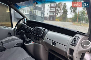 Минивэн Renault Trafic 2002 в  фото 12 Минивэн Renault Trafic 2002 в