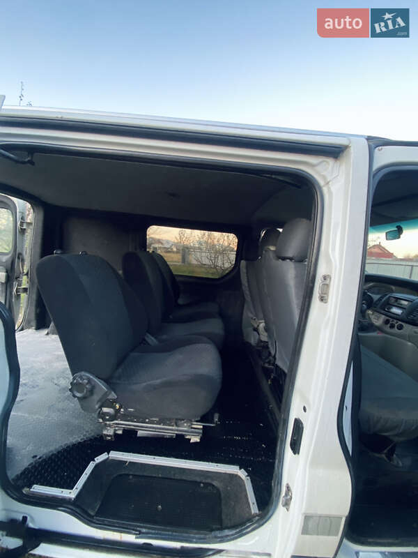 Мінівен Renault Trafic 2004 в Косові