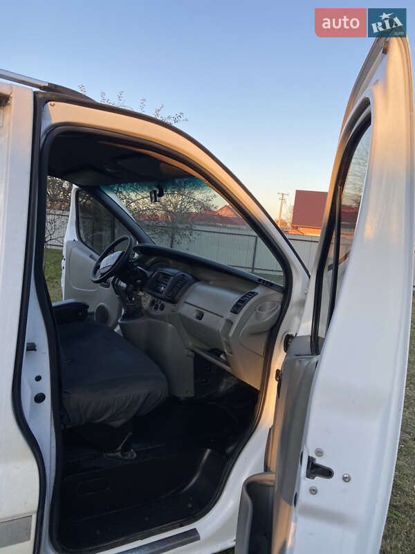 Мінівен Renault Trafic 2004 в Косові