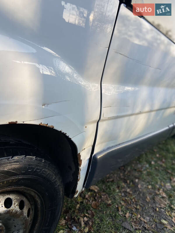 Мінівен Renault Trafic 2004 в Косові