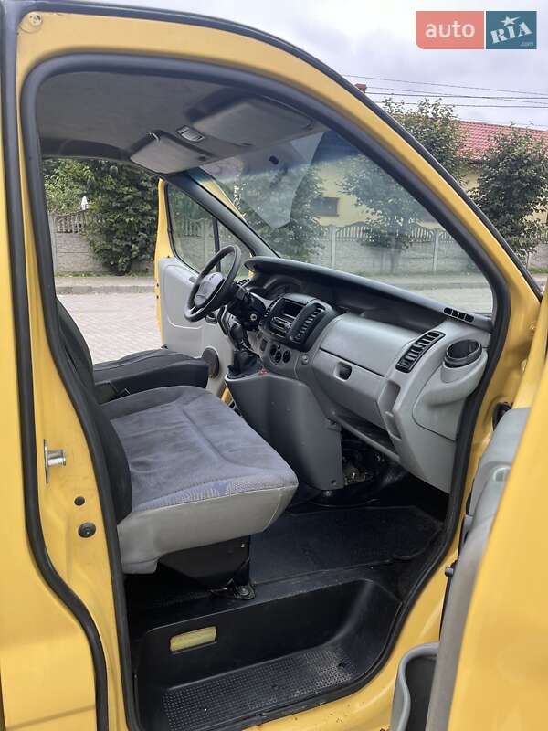 Грузовой фургон Renault Trafic 2002 в Городке