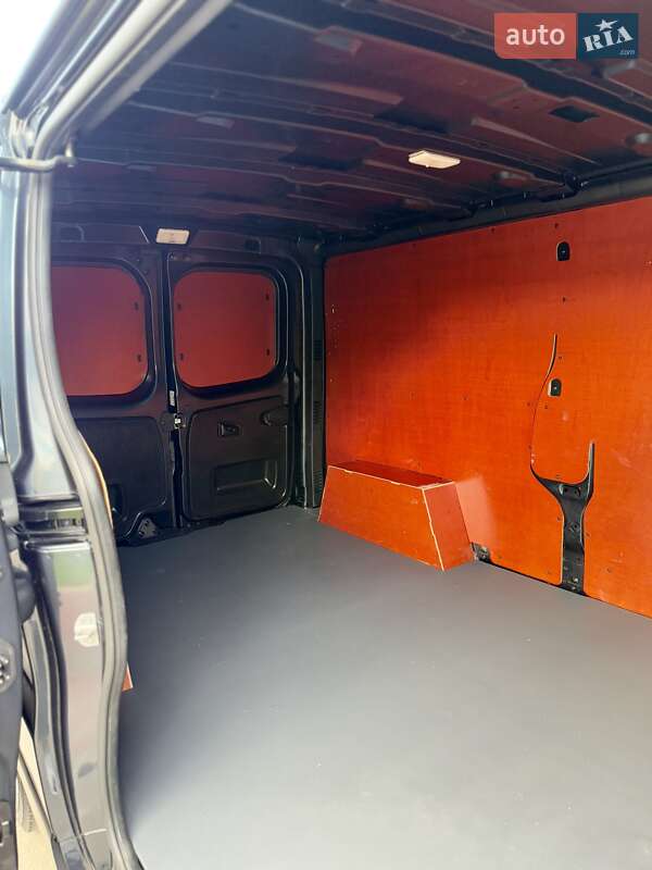 Грузовой фургон Renault Trafic 2023 в Киеве фото 50 Грузовой фургон Renault Trafic 2023 в Киеве