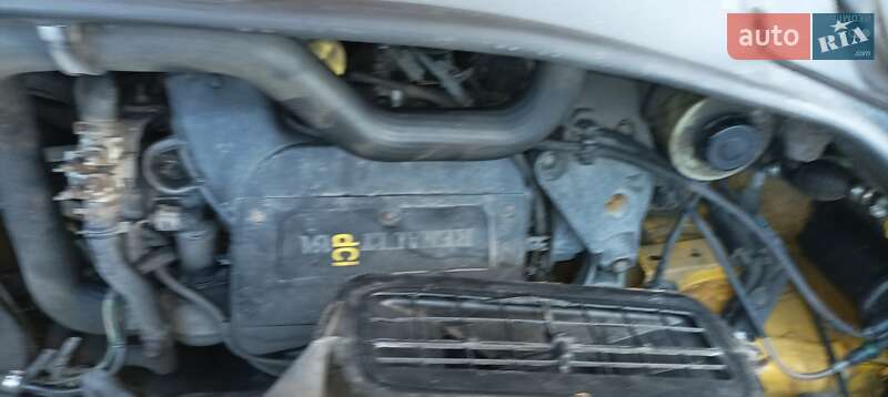 Мінівен Renault Trafic 2004 в Бродах