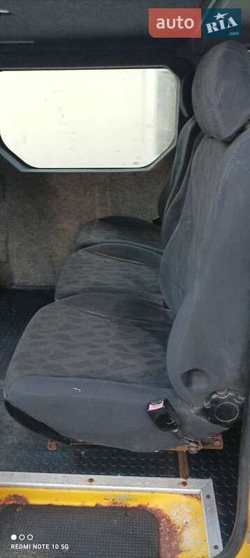 Мінівен Renault Trafic 2004 в Бродах