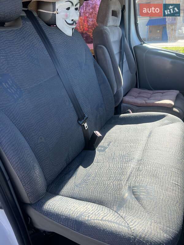 Минивэн Renault Trafic 2003 в Черновцах фото 9 Минивэн Renault Trafic 2003 в Черновцах